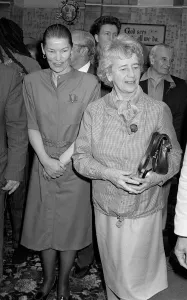 GLENDA JACKSON WITH PEGGY ASHCROFT - 29/05/1987 GLENDA JACKSON WITH PEGGY ASHCROFT - 29/05/1987