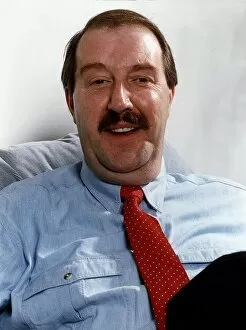 Images Dated 26th January 1992: Gorden Kaye Actor'Allo Allo'at home
