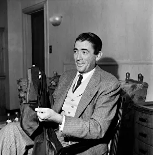Gregory Peck and purchases from Burlington arcade. October 1952 C5328 Gregory Peck and purchases from Burlington arcade. October 1952 C5328