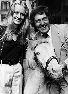 Images Dated 20th August 1974: Harry H Corbett actor and Twiggy actress model 1974