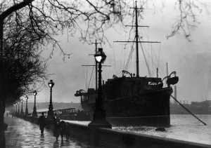 A very high tide at The Thames, Blackfriars, London. 29th December 1931 A very high tide at The Thames, Blackfriars, London. 29th December 1931