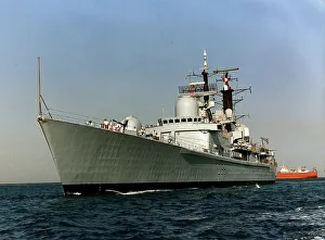 HMS Gloucester a type 42 destroyer prepares for Gulf during crisis with Iraq HMS Gloucester a type 42 destroyer prepares for Gulf during crisis with Iraq