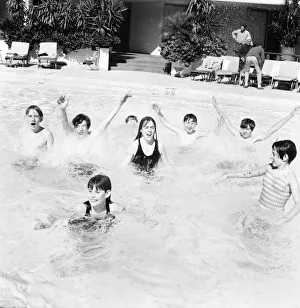 Holiday makers bathing in the pool at the Robert Meyer Hotel, Orlando, Florida, USA Holiday makers bathing in the pool at the Robert Meyer Hotel, Orlando, Florida, USA