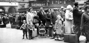 Holidaymakers queue for trains at Glasgow Central Station, Glasgow, Scotland Holidaymakers queue for trains at Glasgow Central Station, Glasgow, Scotland