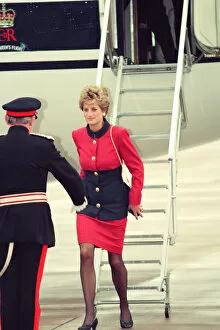 Images Dated 20th October 1993: HRH The Princess of Wales, Princess Diana, arrives at Ringway, Manchester Airport