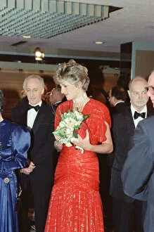 Images Dated 18th November 1991: HRH The Princess of Wales, Princess Diana, attends the Odeon Leicester Square premiere of