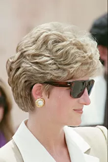 Images Dated 13th May 1992: HRH The Princess of Wales, Princess Diana, in Egypt. Pictured during a visit to