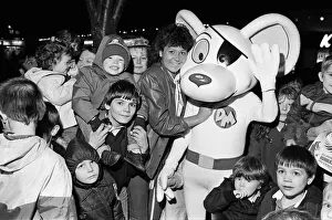 Hundreds of children packed the piazza for the switching on of the Christmas lights Hundreds of children packed the piazza for the switching on of the Christmas lights