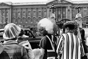 Images Dated 28th July 1981: Hundreds of would-be Royal watchers started settling down in front of the Victoria