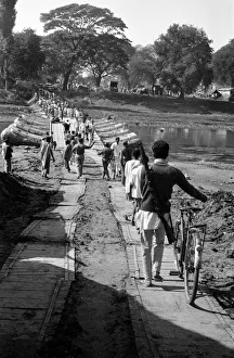 India - War Scenes - 1971 people crossing a river 13/06/1971 DM71 India - War Scenes - 1971 people crossing a river 13/06/1971 DM71