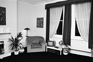 Images Dated 30th October 1986: Interior views of accommodation in Clapham, London. Pictured, views of the lounge