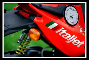Italjet July 1999 Motorbike scooter logo fuel petrol cap Italjet July 1999 Motorbike scooter logo fuel petrol cap
