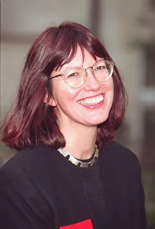 JANET STREET-PORTER SMILING AT HARRODS, LONDON 08/12/1992 JANET STREET-PORTER SMILING AT HARRODS, LONDON 08/12/1992