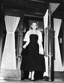 Jean Dawnay Actress stepping out of Sloane Avenue Mansions DBase Jean Dawnay Actress stepping out of Sloane Avenue Mansions DBase