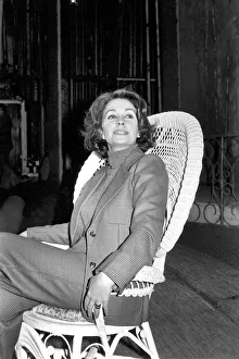 Jean Simmons at the Adelphi Theatre. April 1975 75-1719 Jean Simmons at the Adelphi Theatre. April 1975 75-1719
