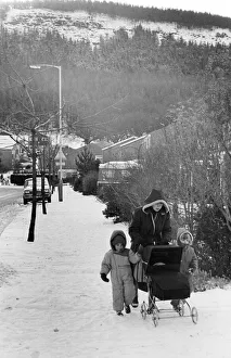 Jennifer Currey & children, trudge through the snow, Guisborough, Redcar and Cleveland Jennifer Currey & children, trudge through the snow, Guisborough, Redcar and Cleveland