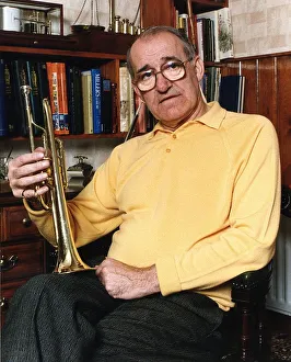 Jim Bowen television presenter of bullseye dbase A©Mirrorpix Jim Bowen television presenter of bullseye dbase A©Mirrorpix