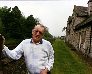Jim Bowen TV Presenter Bullseye at home A©Mirrorpix Jim Bowen TV Presenter Bullseye at home A©Mirrorpix