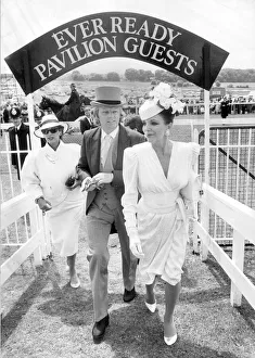JOAN COLLINS AND HUSBAND PETER HOLM ARRIVING AT EPSOM RACECOURSE 01/06/1986 JOAN COLLINS AND HUSBAND PETER HOLM ARRIVING AT EPSOM RACECOURSE 01/06/1986