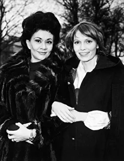 Joan Plowright with Mia Farrow - December 1972 Dbase MSI Joan Plowright with Mia Farrow - December 1972 Dbase MSI