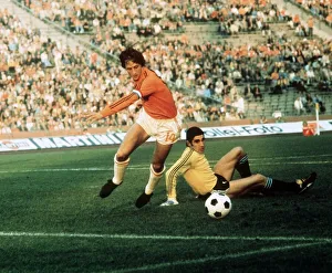 Johan Cruyff Hollland World Cup 1974 beats Carnevali Argentina to score first goal Johan Cruyff Hollland World Cup 1974 beats Carnevali Argentina to score first goal