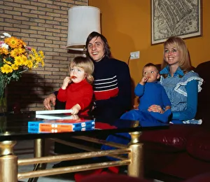 Johan Cruyff at home with wife and daughters December 1972 Johan Cruyff at home with wife and daughters December 1972