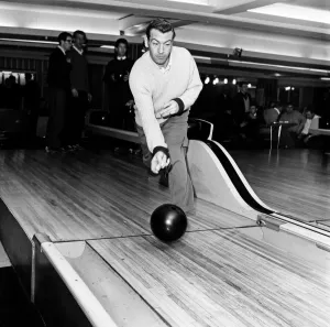 Johnny Haynes and the Fulham squad hit the bowling alley for a spot of team bonding Johnny Haynes and the Fulham squad hit the bowling alley for a spot of team bonding