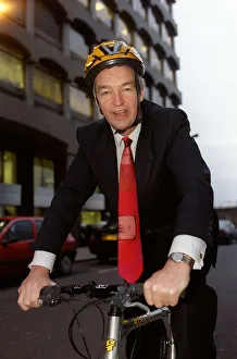 Jon Snow TV Presenter December 1998 Cahnnel 4 newscaster sitting on his pushbike Jon Snow TV Presenter December 1998 Cahnnel 4 newscaster sitting on his pushbike