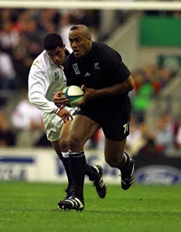 Jonah Lomu scoring a try Oct 1999 breaks the tackle of Jeremy Guscott to go Jonah Lomu scoring a try Oct 1999 breaks the tackle of Jeremy Guscott to go