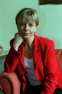 Juliet Morris TV Presenter December 1998 At home sitting on chair A©mirrorpix Juliet Morris TV Presenter December 1998 At home sitting on chair A©mirrorpix