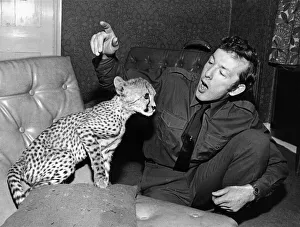 Keeping spirits high curator Francis Rendell sings a song to Solo the cheetah Keeping spirits high curator Francis Rendell sings a song to Solo the cheetah