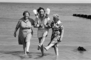 Ken Dodd visits the seaside. 21st July 1986 Ken Dodd visits the seaside. 21st July 1986