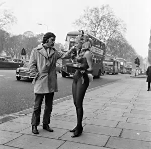 Images Dated 9th March 1971: Kenneth Cope being chased down Park Lane by Jennifer Watts