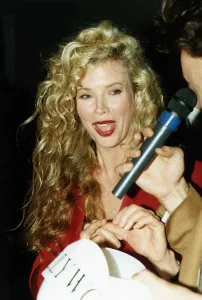 Kim Basinger Actress being interviewed by man with microphone A©Mirrorpix Kim Basinger Actress being interviewed by man with microphone A©Mirrorpix