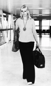 Kim Novak actress - December 1972 Arriving at Heathrow Airport London Kim Novak actress - December 1972 Arriving at Heathrow Airport London