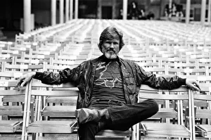 Kris Kristofferson prepares for a concert at Wembley Arena. 7th April 1982 Kris Kristofferson prepares for a concert at Wembley Arena. 7th April 1982