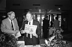 Images Dated 30th September 1985: Labour Party conference, Bournemouth. Arthur Scargill with a copy of the Morning Star
