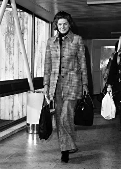 Leaving for New York - Ingrid Bergman, who has become a grandmother for the first time Leaving for New York - Ingrid Bergman, who has become a grandmother for the first time