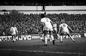 Images Dated 12th December 1981: Leeds United 0 v. Tottenham Hotspur 0. Decemebr 1981 MF04-04-014