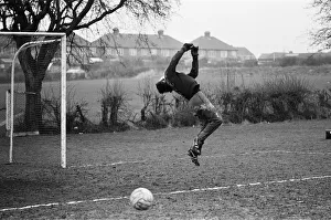 Leicester City goalkeeper Peter Shilton pictured during a training session Leicester City goalkeeper Peter Shilton pictured during a training session