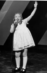 Lena Zavaroni Pop Singer aged 9 years old msi Lena Zavaroni Pop Singer aged 9 years old msi