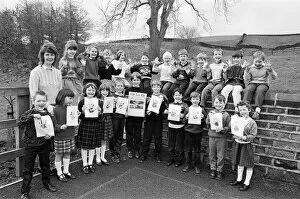 Images Dated 14th April 1989: Lending a hand to help animals are these pupils from Hepworth Junior and Infant School