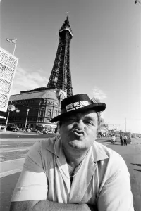 Les Dawson at Blackpool Beach, Lancashire. 15th July 1984 Les Dawson at Blackpool Beach, Lancashire. 15th July 1984
