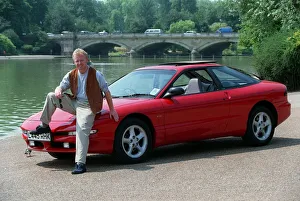Les Dennis Comedian/TV Presenter December 97 Sitting on the bonnet of the new Ford Les Dennis Comedian/TV Presenter December 97 Sitting on the bonnet of the new Ford