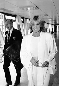 Images Dated 22nd May 1987: Linda Evans American Actress at Heathrow Airport May 1987