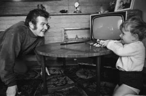 Mirror/1100to1199 01144/liverpool goalkeeper tommy lawrence playing young Mirror/1100to1199 01144/liverpool goalkeeper tommy lawrence playing young