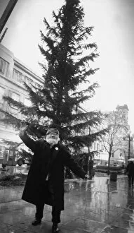 Images Dated 25th November 1982: Liverpool Street musician Augustus Broll does a jig around the Christmas tree in Church