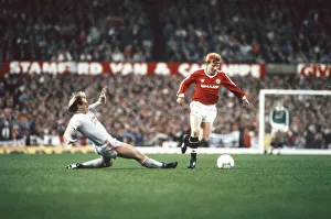 Liverpool's Steve McMahon and Manchester United's Gordon Strachan Liverpool's Steve McMahon and Manchester United's Gordon Strachan