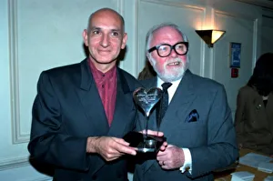 LORD ATTENBOROUGH AND BEN KINGSLEY HOLDING AWARD AT THE SHOWBUSINESS PERSONALITY OF THE LORD ATTENBOROUGH AND BEN KINGSLEY HOLDING AWARD AT THE SHOWBUSINESS PERSONALITY OF THE