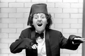 Lulu impersonating Tommy Cooper. January 1975 Lulu impersonating Tommy Cooper. January 1975